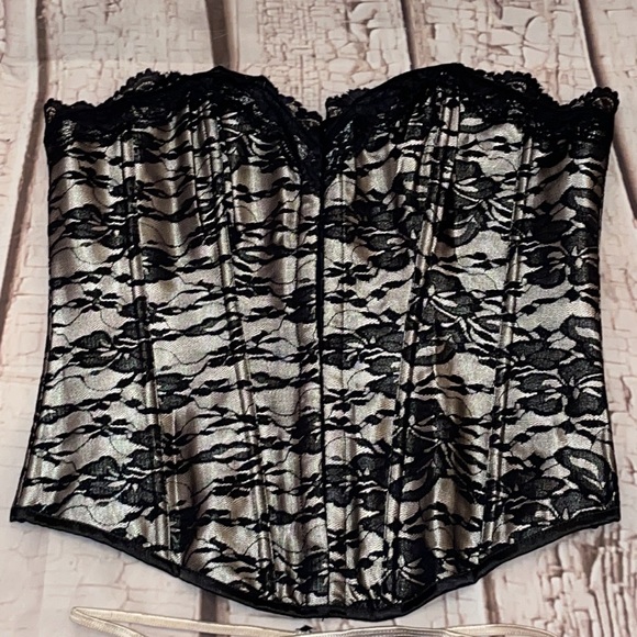 NWOT ADORE ME BLACK/CREAM BUSTIER W/THONG PANTY SZ XL - Picture 2 of 9